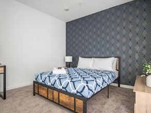 Others 4 Penthouse with Balcony and Modern Amenities - Luxurious Cozy Retreat