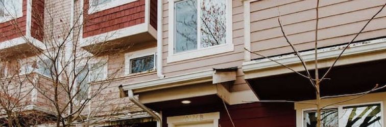 อื่นๆ Private Balcony and EV Charger Included - Charming Craftsman Oasis