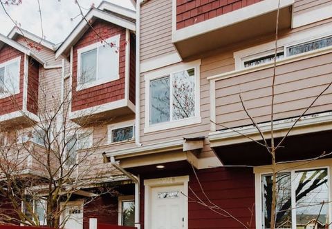 อื่นๆ Private Balcony and EV Charger Included - Charming Craftsman Oasis