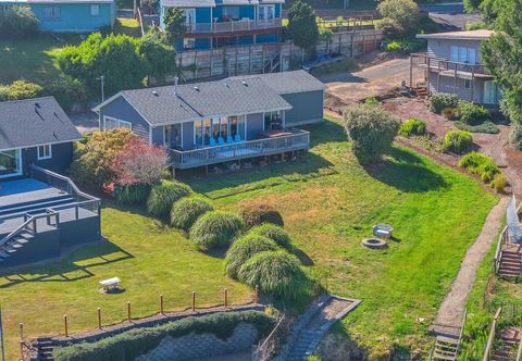 其他 Hot Tub, Kayaks and Cozy Fire Pit - Charming Lakeside Haven