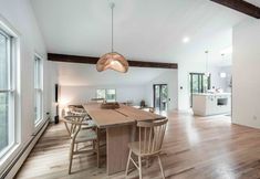 อื่นๆ 6 Stylish Backyard Oasis with Fire Pit - Cozy Contemporary Retreat