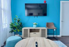 Lainnya 7 Convenient Location and Cozy Balcony - Charming Urban Retreat