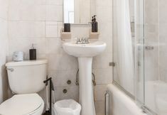 Lain-lain 7 Comfortable Studio with Shared Living Area - Stylish Urban Retreat