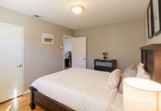 Others 2 Prime Location Cottage Near Lake Trails Shops