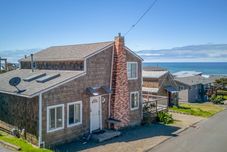 Others Spectacular Ocean Views and Hot Tub - Cozy Cottage Retreat