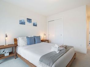 其他 4 Private Rooftop Patio and Smart Home Features - Modern Urban Oasis