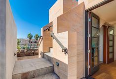 기타 2 Rooftop Patio and Custom Home Design - Stunning Architectural Haven