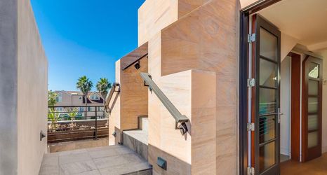 기타 2 Rooftop Patio and Custom Home Design - Stunning Architectural Haven