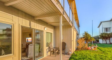 Others 2 Stunning Ocean Views and Cozy Deck - Exquisite Coastal Haven