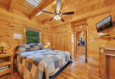 其他 7 Cozy Log Cabin with Pool Privileges and Hot Tub - Serene Retreat