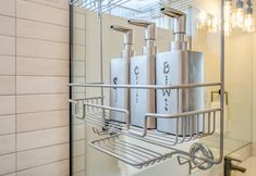 อื่นๆ 7 Rooftop Views and Modern Comforts - Stunning Urban Retreat