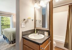 อื่นๆ 3 Modern Comfort with Cozy Patios and Scenic Views - Stylish Getaway