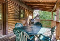 อื่นๆ 6 Cozy Living Space with Hot Tub and Pool Table - Charming Rustic Cabin