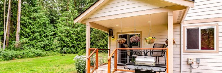 其他 Newer, dog-friendly home at the forest's edge with patio & WiFi - near downtown