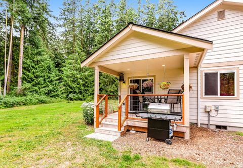 其他 Newer, dog-friendly home at the forest's edge with patio & WiFi - near downtown