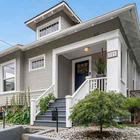 Logo 1 Cozy Craftsman with Modern Amenities - Charming Vintage Oasis, Seattle Children's Hospital Hotels