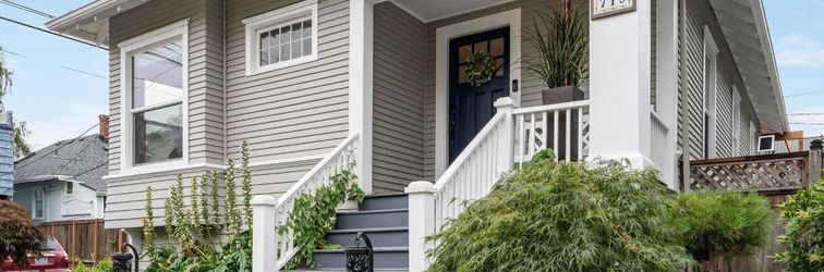 Others Cozy Craftsman with Modern Amenities - Charming Vintage Oasis