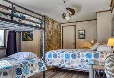 Others 3 Scenic Deck and Geothermal Pool Access - Charming Getaway