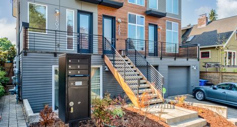 Others 2 Stunning Skyline Views and Rooftop Patio - Chic Urban Retreat