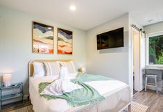 Others 6 Gorgeous Outdoor Deck and Separate Studio - Cozy Craftsman Escape