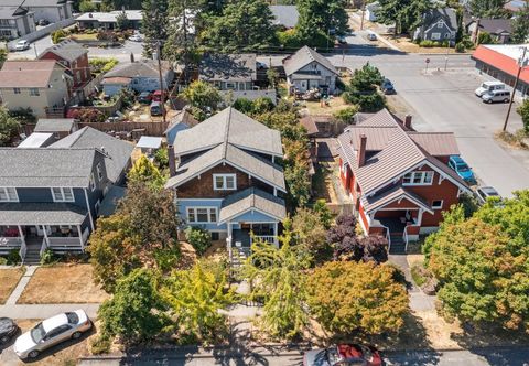 Lain-lain Charming Craftsman Home with Spacious Layout - Cozy Retreat