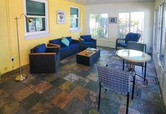 Others 7 Peaceful Parrot and Parakeet