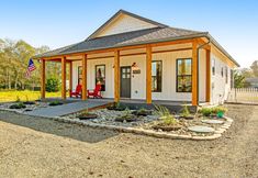 其他 2 Modern cottage with covered deck, grill & fireplace - walk to beach/bars/dining