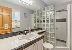 其他 5 Pet Friendly Studio on the Banks of the Deschutes River with Pool and Hot Tub Access!