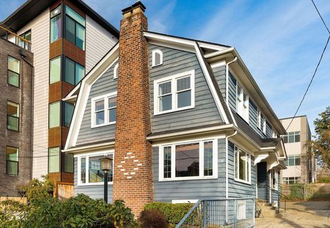 Others Bright Vintage Home with Private Parking and Workspace - Charming Spacious Haven