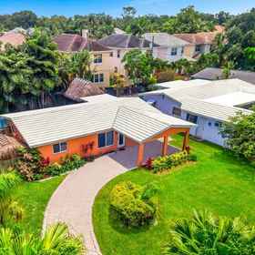 Logo 1 Luxurious Retreat - Private Pool, Tiki Hut, Spa Experience, Museum of Discovery and Science Hotels