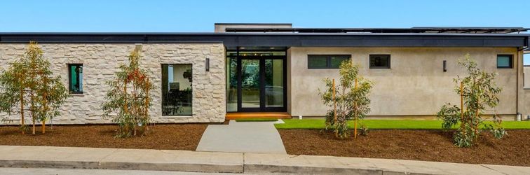 其他 Breathtaking Ocean and City Views with Outdoor Spa - Stunning Coastal Retreat