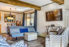 Others 4 Scenic Deck and Geothermal Pool Access - Charming Getaway