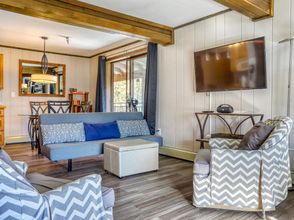 Others 4 Scenic Deck and Geothermal Pool Access - Charming Getaway