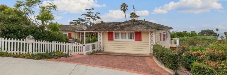 อื่นๆ Breathtaking Ocean Views and Garden Patio - Charming Coastal Sanctuary