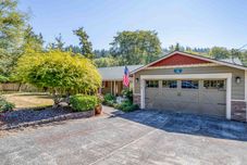 其他 Luxurious Custom Kitchen and Serene Sunroom - Exquisite Nature Retreat