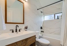 Others 5 Spacious Fenced Yard with Majestic Maple Tree - Charming New Haven