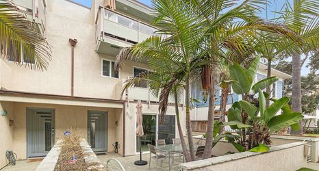 Others 2 Steps to Ocean and Beach Gear Included - Charming Coastal Retreat