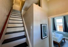 その他 7 Inviting Patio and Cozy Living Area - Charming Rustic Retreat