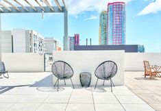 Others 3 Stunning City Views and Rooftop Patio - Inviting Downtown Escape