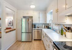 Others 3 Spacious Deck and Private Backyard Oasis - Charming Retreat