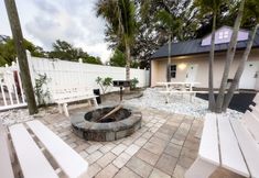 Others 2 Inviting Studio with Shared Pool and BBQ Area - Cozy Getaway