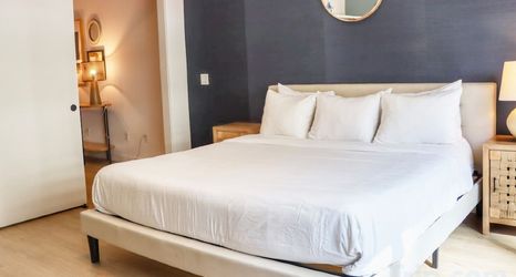 Others 2 Charming Getaway with Modern Comforts - Inviting Urban Retreat