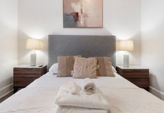 Others 7 Stylish Studio with Rooftop Access and Cozy Amenities - Inviting Urban Retreat