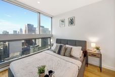 Others A Cozy Pet-friendly 2BR Near Southern Cross, Views