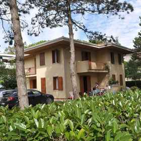 Hotel Exterior 1 Charming family apartment with garden in a central area, Căn hộ Thành phố столичний Venice