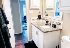 Others 6 Charming Getaway with Spacious Backyard and Modern Amenities - Delightful Retreat