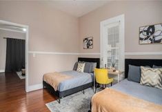 Others 3 Sun-Drenched Sunroom and Private Deck - Cozy Atlanta Escape