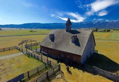 Others 2 Spacious Chef's Kitchen and Hot Tub - Beautiful Family Haven