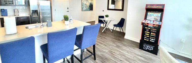 Lainnya Year-Round Pool and Stunning Cityscape Views - Elegant Retreat