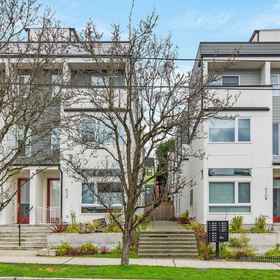 Logo 1 Rooftop Patio, High-End Appliances, Air Conditioning - Chic Haven, Seattle Children's Hospital Hotels